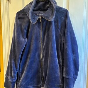 CALVIN KLEIN PERFORMANCE JACKET
SOFT PLUSH PURPLE FULL ZIP CLOSURE SIZE MED